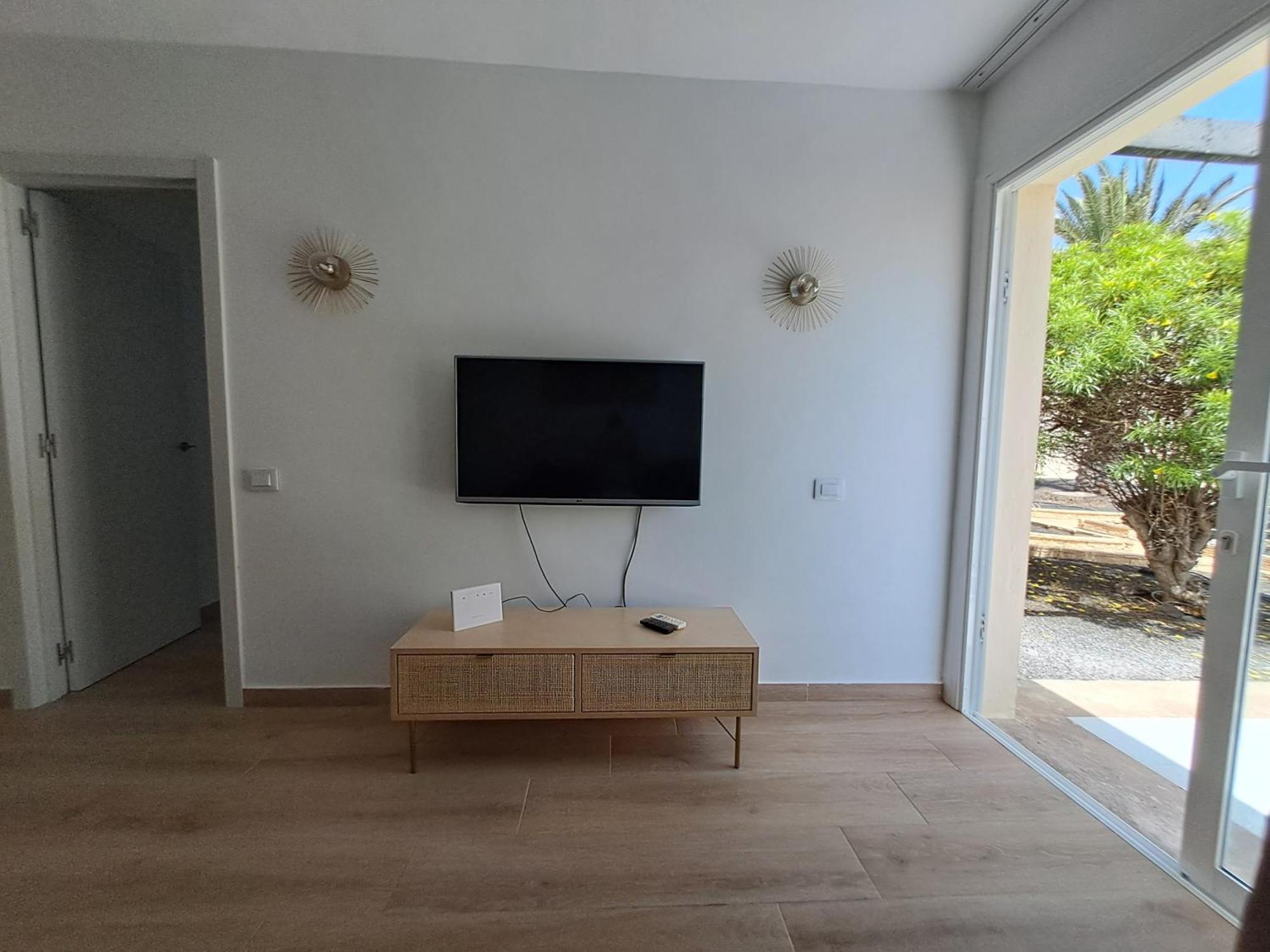 Homeforguest Apartamento 13 Con Terraza Y Piscina En Corralejo Luaran gambar