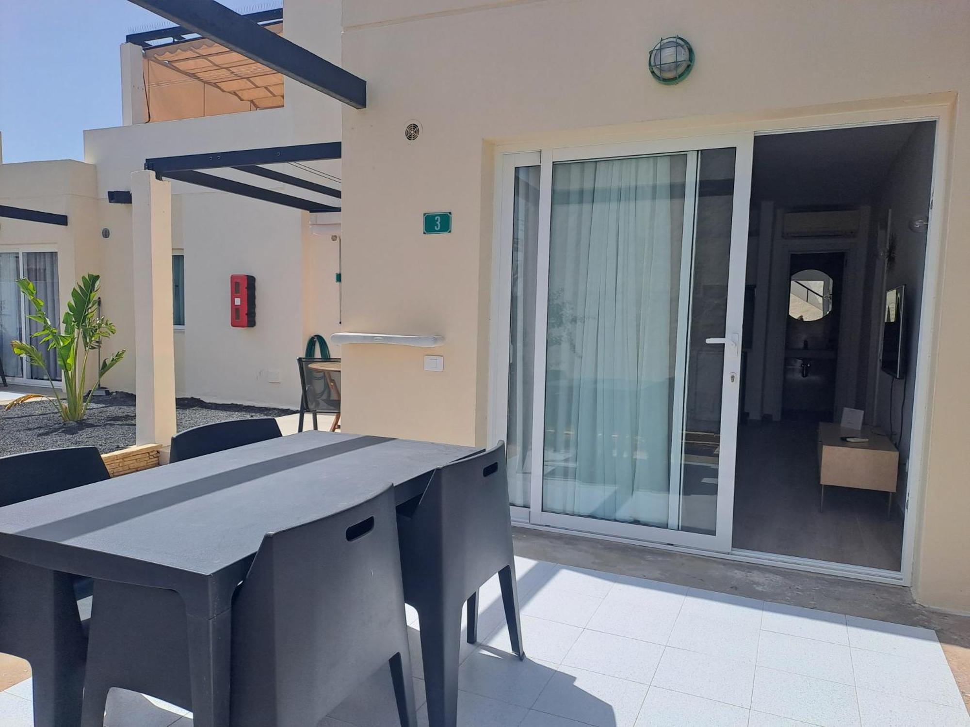 Homeforguest Apartamento 13 Con Terraza Y Piscina En Corralejo Luaran gambar