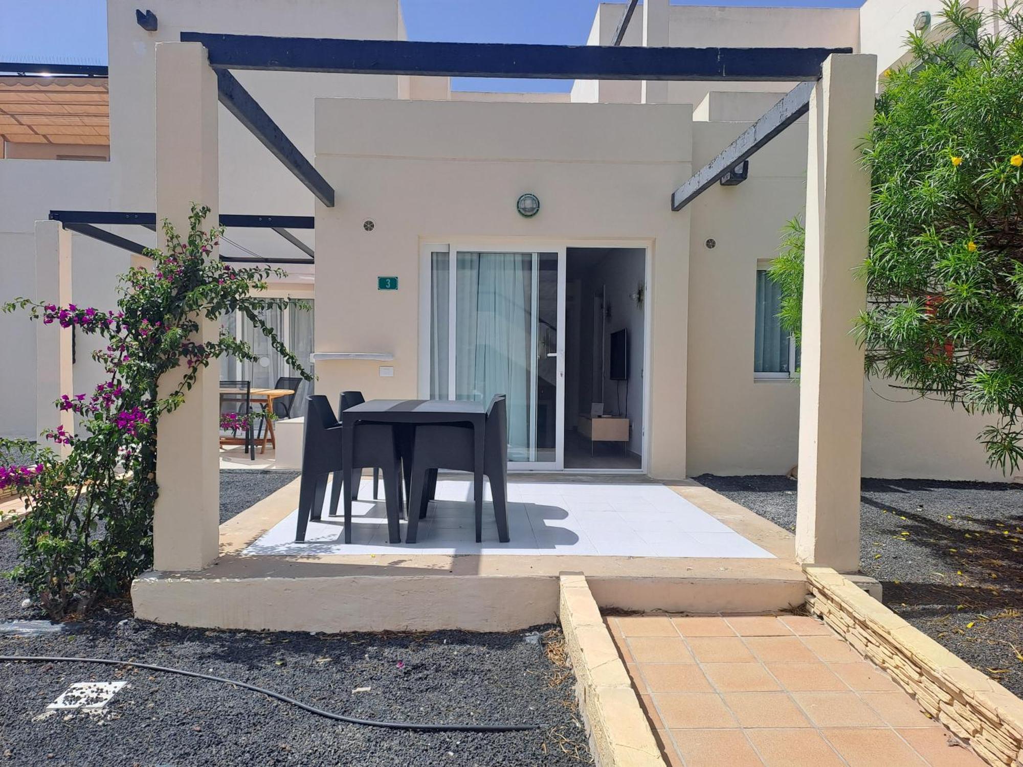 Homeforguest Apartamento 13 Con Terraza Y Piscina En Corralejo Luaran gambar