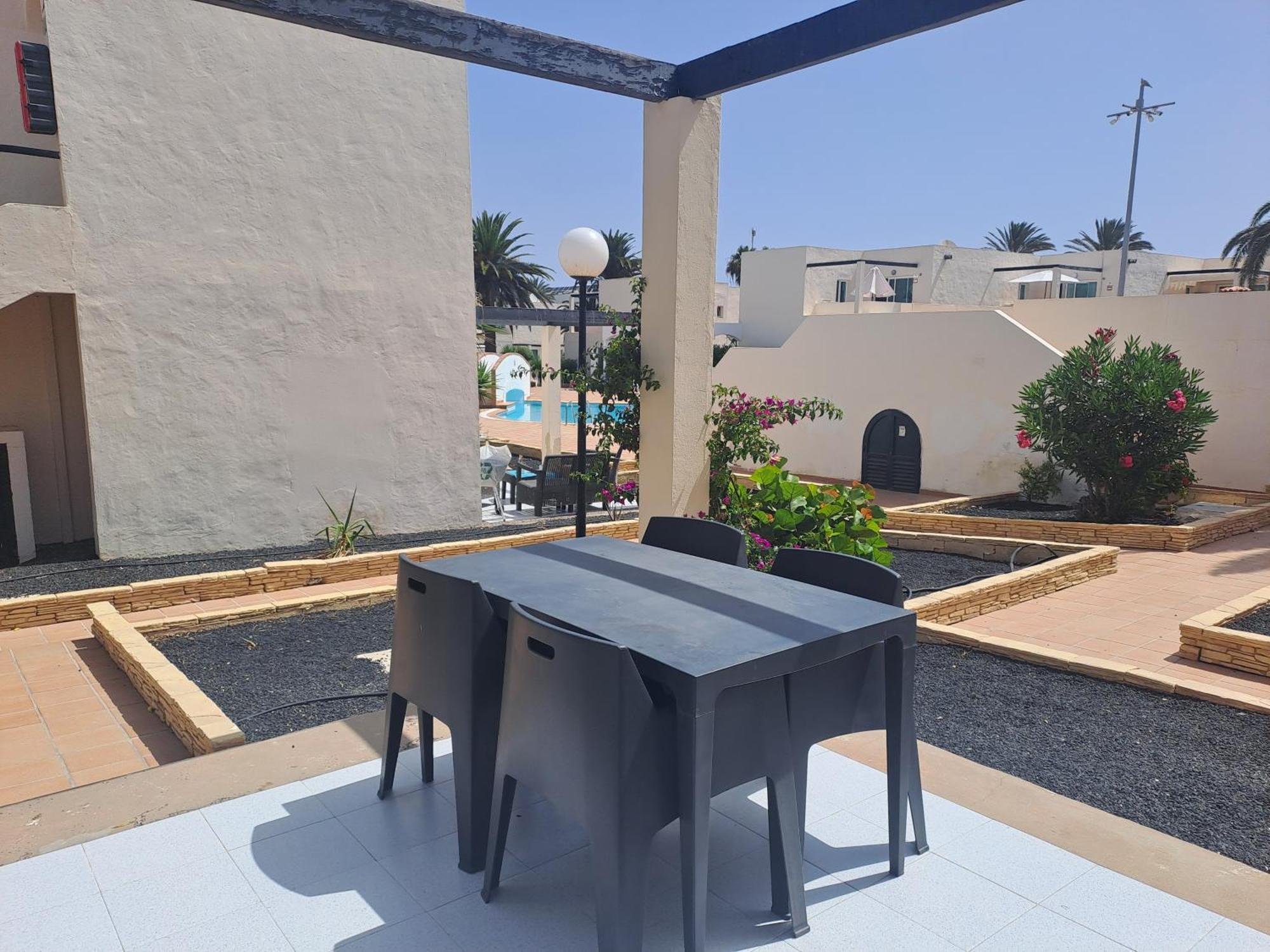 Homeforguest Apartamento 13 Con Terraza Y Piscina En Corralejo Luaran gambar